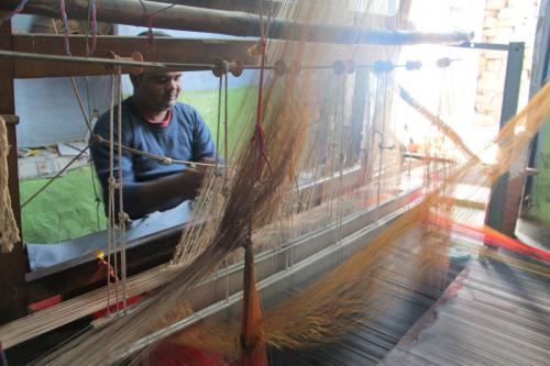 Expert Handloom Weaver Motamal Handlooms