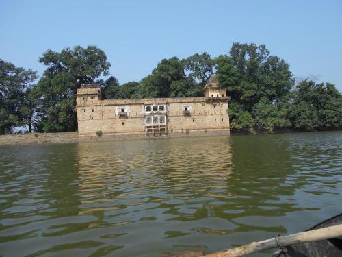 beauty of chanderi motamal handlooms