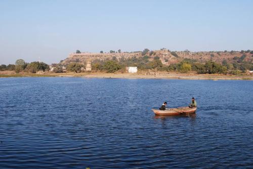 beauty of chanderi motamal handlooms
