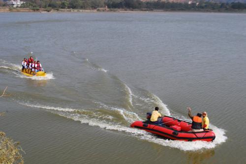 beauty of chanderi motamal handlooms