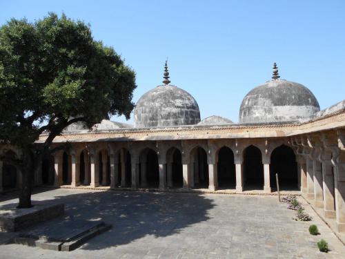 beauty of chanderi motamal handlooms