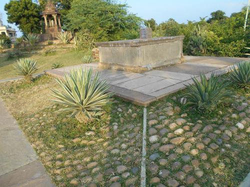 beauty of chanderi motamal handlooms